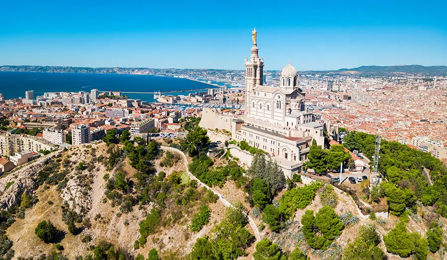 vue panoramique sur la ville de Marseille depuis la basilique Notre dame de la garde